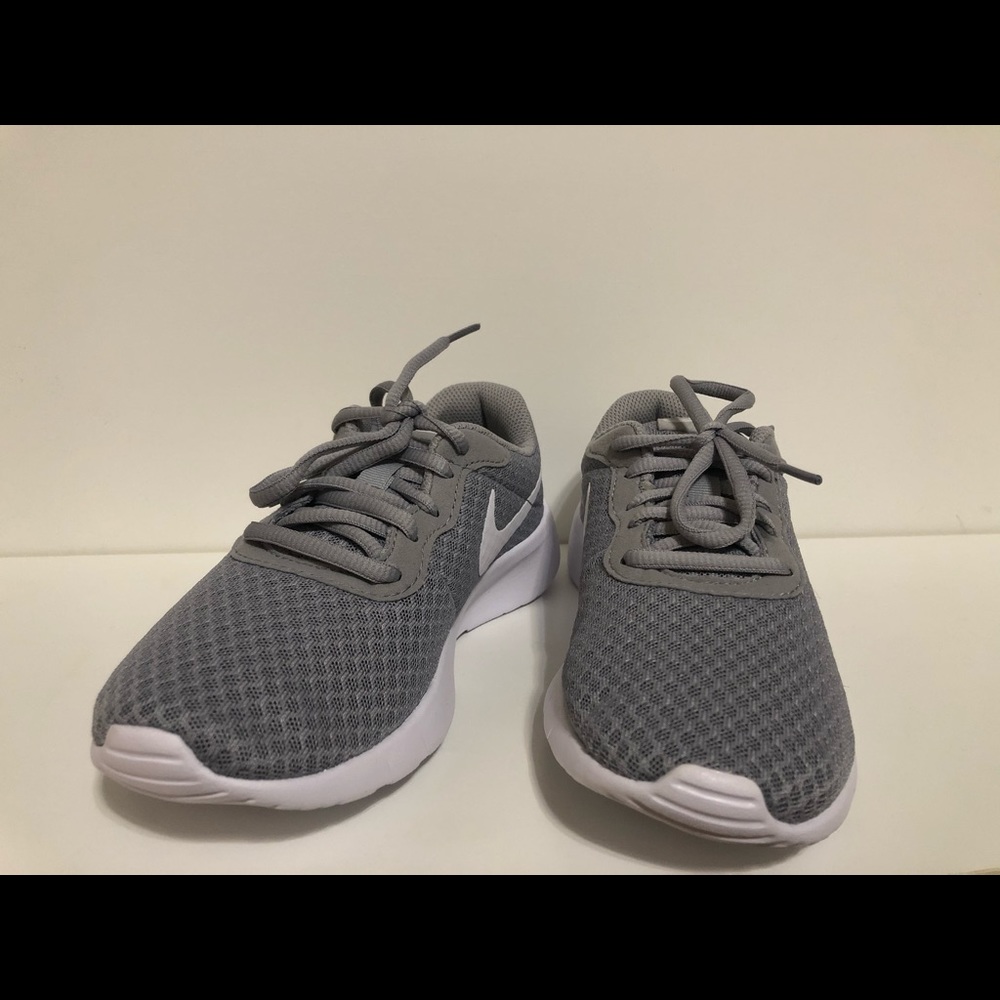 Girl’s Nike running shoes - Picture 4 of 6